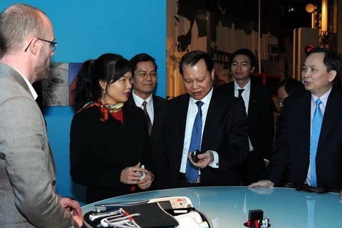 Deputy Prime Minister Vu Van Ninh visits Ericsson headquarters. (Photo: VNA)