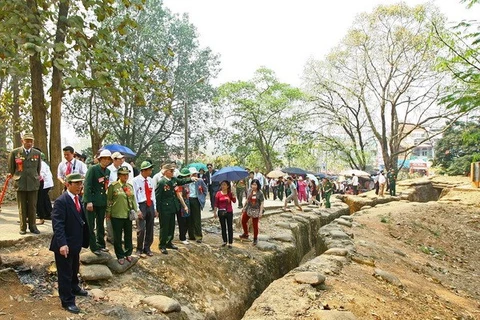 Veterans visit Hill A1 (Photo: VNA)