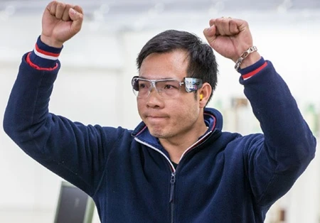 Hoang Xuan Vinh celebrates after winning his gold medal at the ISSF World Cup Rifle and Pistol World Cup Stage in the US (Photo: ISSF/DallaDea)