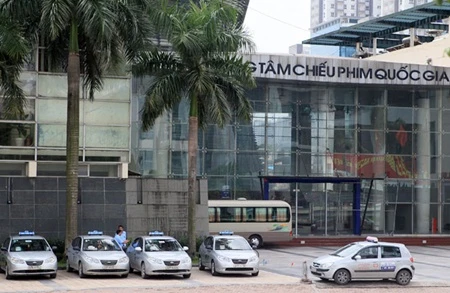 Taxis wait for passengers in Hanoi (Photo: VNA)