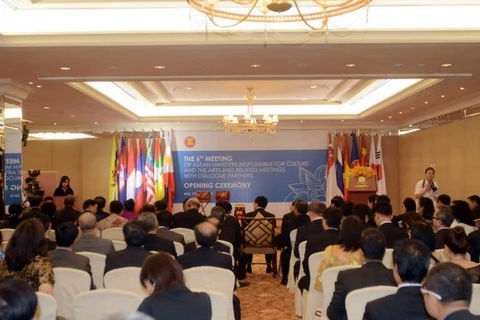 The meeting on April 19 (Photo: VNA)