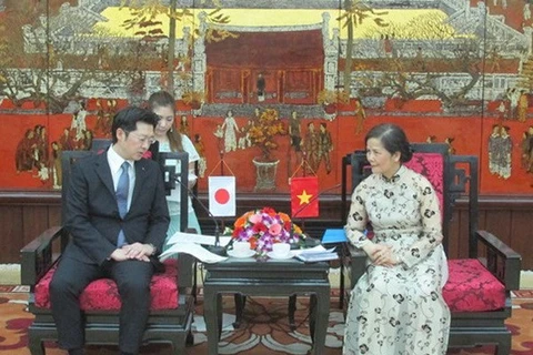 Chairwoman Ngo Thi Doan Thanh meets with Fukuoka guest Matuso Tosho (Photo: VNA)