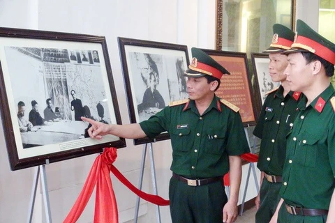 An exhibition on the victory held in the central province of Quang Tri (Photo: VNA)