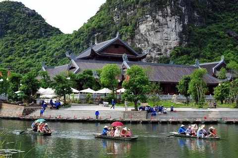 Trang An - Bai Dinh tourism area attracts a large number of tourists during the holiday (Photo: VNA)