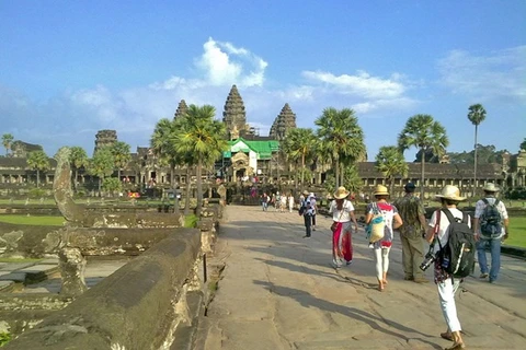 Visitors to the Angkor Wat Temple (Photo: VNA)