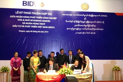 The signing ceremony in Yangoon (Photo: BIDV)