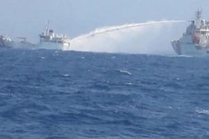 China's oil rig is illegally standing in Vietnam's waters (Photo: VNA)