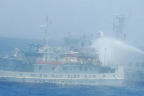 Chinese ship fires water cannon at Vietnam Fisheries Surveillance Force vessel (Photo: VNA)