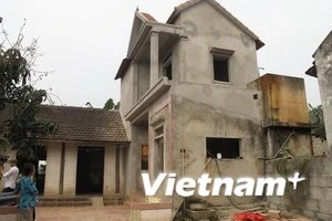 Storm and flood-resilient house built near house of the poor (Photo: VNA)