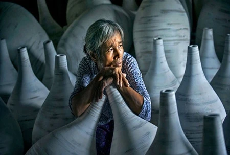Lost in thought: This photo by Dao Tien Dat won a Gold Medal from the Photographic Society of America.