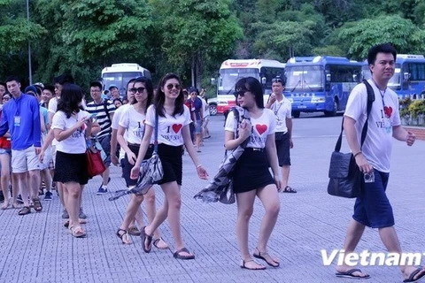 Overseas Vietnamese youths at the 2013 Summer Camp (Source: VNA)