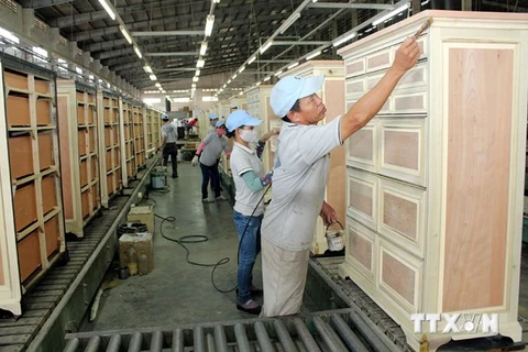 Timber products manufacturing factory in southern Binh Duong province (Photo: VNA)