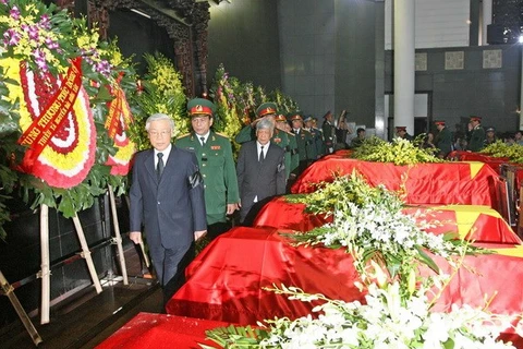 Memorial service held for soldiers of helicopter crash (Photo: VNA)