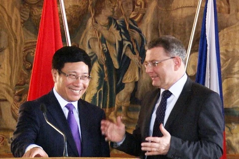 Deputy Prime Minister Pham Binh Minh and his Czech counterpart Lubomir Zaoralek (Source: VNA)