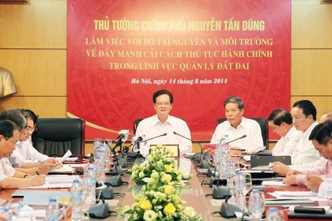 Prime Minister Nguyen Tan Dung at working session with Ministry of Natural Resources and Environment's officials (Source: VNA)