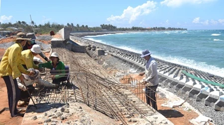 The 2.3 km embankment will extend from the border between HCM City and Tay Ninh province's Trang Bang district to the end of the Cu Chi Tunnel site (Illustrative image: baogialai)