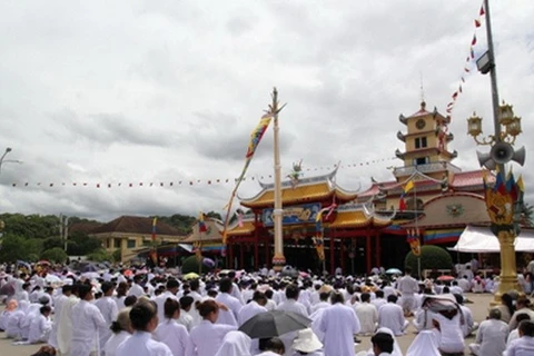Cao Dai followers in the grant ritual (Photo: VNA)