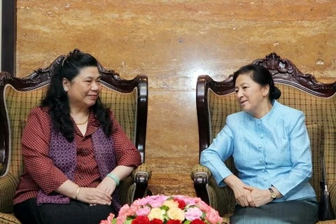 NA Vice Chairwoman Tong Thi Phong (left); Chairwoman of Laos’ National Assembly Pany Yathotou (Photo: VNA)