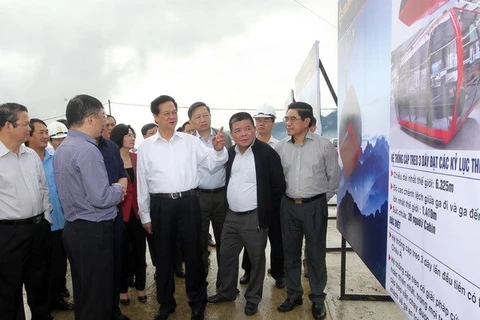 Prime Minister Nguyen Tan Dung works with Lao Cai province's leaders (Source: VNA)