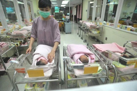 Measures to adjust birth rates will be flexible in different provinces and cities in the future so that localities can choose the most suitable measures for their situations, said experts from the General Office for Population and Family Planning.— Photo 