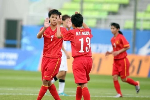 Vietnamese female football players shared joy over the victory (Photo: VNA)