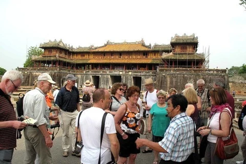 Foreign tourists visit Ngo Mon-Dai Noi, Hue (Source: VNA)