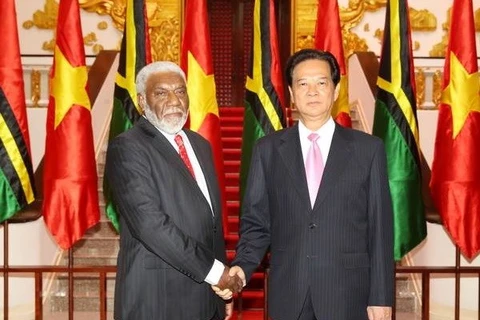Vanuatu’s Prime Minister Joe Natuman and his Vietnamese counterpart Nguyen Tan Dung (Source: VNA)