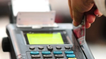 E-payments for online orders accounted for a mere 19 per cent of transactions using the 72 million ATM cards in circulation in the country. (Photo: VNS)