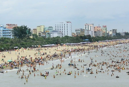 Sam Son beach, one of the major tourism sites in the north-central province of Thanh Hoa. (Source: VNA)