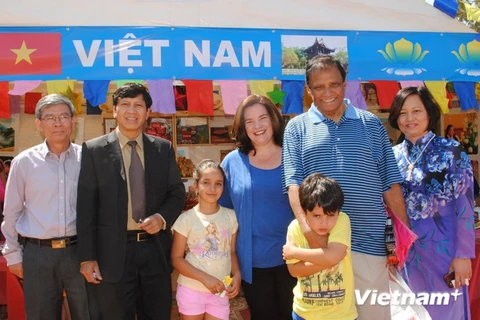 former South African Deputy Minister of International Relations and Cooperation Ebrahim Ebrahim at Vietnam booth (Source: VNA)
