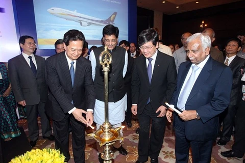 PM Nguyen Tan Dung attends a ceremony to open Vietnam-India straight air route (Source: VNA)