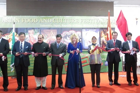 Asian ambassadors at the opening ceremony. (Source: VNA)