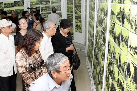 Visitors at the Ha Noi Museum. (Source: VNA)