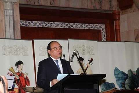 Vietnamese Deputy PM Nguyen Xuan Phuc speaks at the forum (Photo: baodientu.chinhphu.vn)