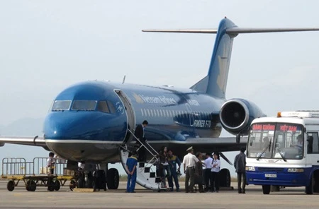 A plane lands at Phu Cat Airport in Binh Dinh Province. Work on expanding the airport, which starts today, includes the construction of a terminal and a larger plane hangar (Photo: VNA/VNS)