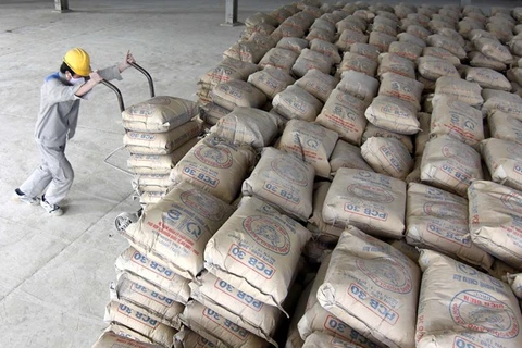 Cement consumption in the country posted a 30 percent year-on-year rise in January 2015. (Photo: VNA)
