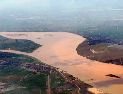 The flow of the Hong (Red) River has changed due to the impacts of climate change and socio-economic development