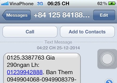 An image of a spam message on a smart phone. (Photo: VNA)