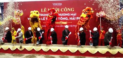 Vingroup Retail Co and Hai Phong Real Estate Development and Investment Co broke ground for a commercial complex in the northern port city of Hai Phong yesterday. (Photo: VNA)