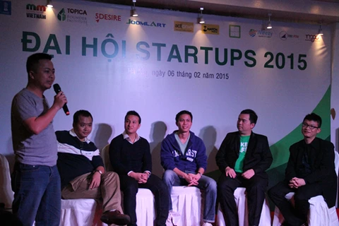 Guest speakers share their opinions on how Vietnamese startup businesses compete with foreign companies. (Photo: VNA)
