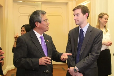 Ambassador Pham Quang Vinh and a FACSA representative. Source: Vietnam Embassy in the US