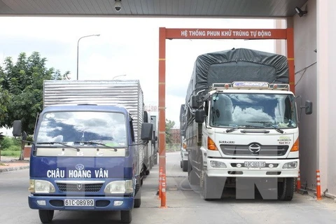 Trucks at the Moc Bai border gate (Photo: VNA)