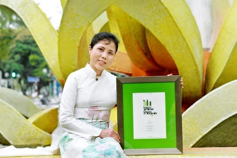 Vietnamese artist Nguyen Thu Thuy has been awarded the Honourable Mention Prize. (Photo: nhandan.com)