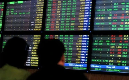 The market's trading volume fell 17.2 per cent to more than 80 million shares worth VND1.34 trillion ($63.8 million), showing a decrease of 16.9 per cent. (Photo: VNA)