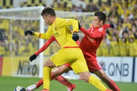 Binh Duong Becamex (in red) get first point at AFC Champions League 2015. 