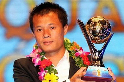Pham Thanh Luong wins Golden Ball prize (Photo: VNA)