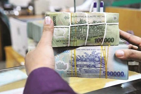 The capital's credit is estimated to rise 6.6 percent against December last year to 1.077 trillion VND (49.86 million USD) in January-April, an estimated increase of 0.8 percent compared with the previous month (Photo: laodong.com.vn)