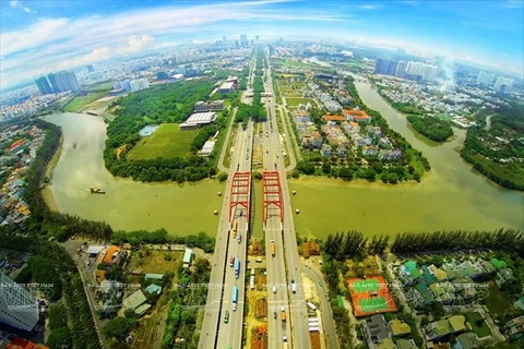 Ho Chi Minh City recorded strong economic growth in the first four months of 2015 (Photo: VNA)