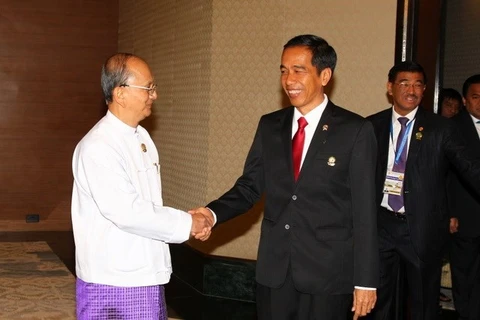 Indonesian President Joko Widodo (R) and his Myanmar counterpart U Thein Sein (Photo: arrahmah.com)