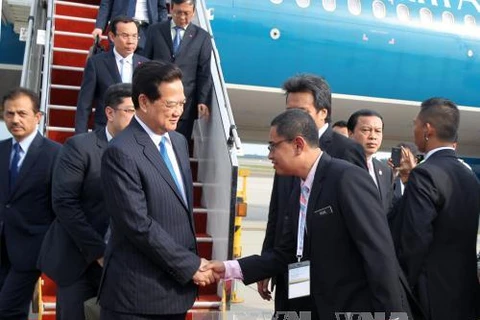 Prime Minister Nguyen Tan Dung arrived in Kuala Lumpur, Malaysia, on April 26. (Photo: VNA)